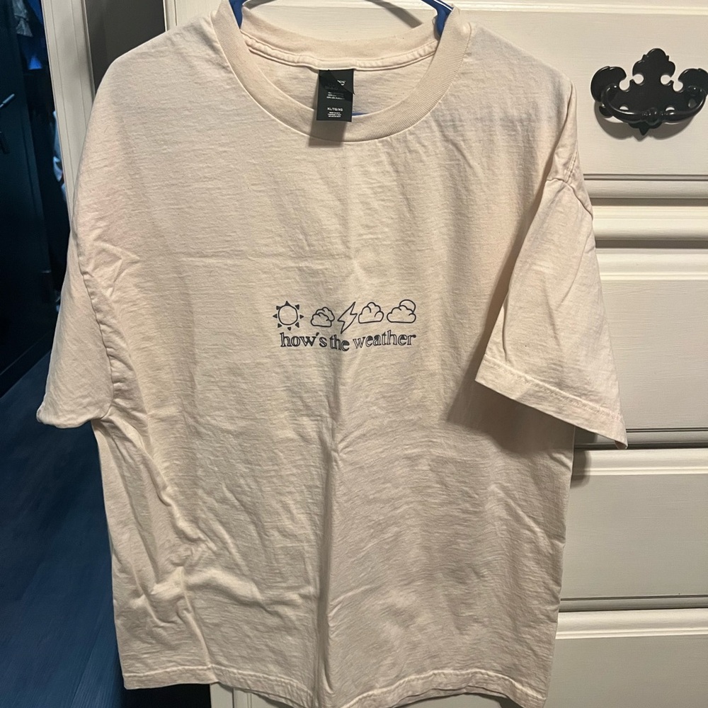Magnolia Parks How’s the Weather Graphic tee